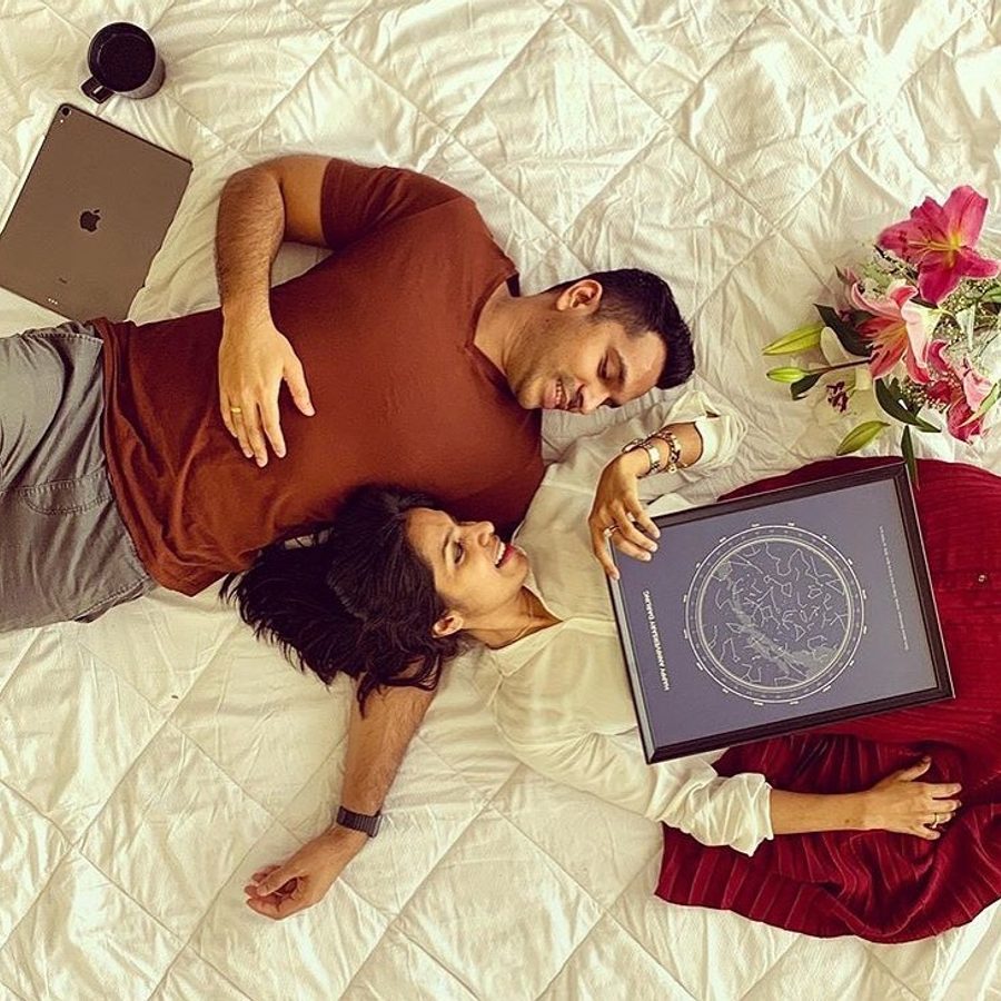 Anniversary couple with star map